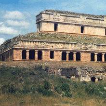 Grande Palazzo a Tre Piani